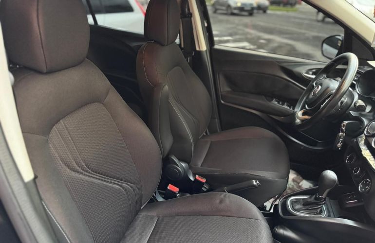 Fiat Cronos 1.8 E.torq Precision - Foto #6