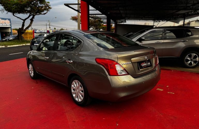 Nissan Versa 1.6 16V SV - Foto #5