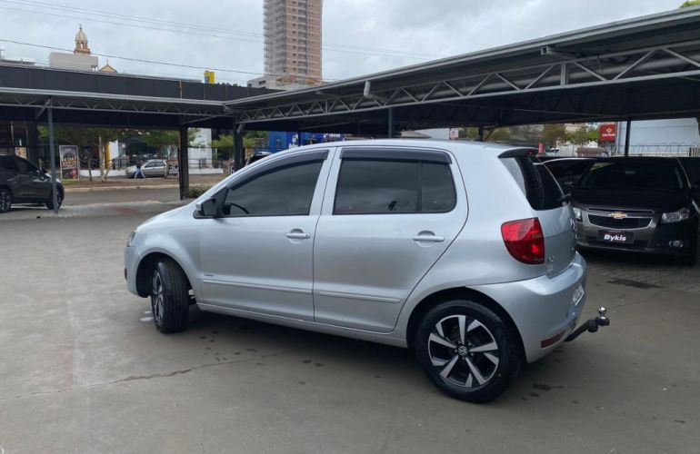 Volkswagen Fox 1.0 8V (Flex) 4p - Foto #2