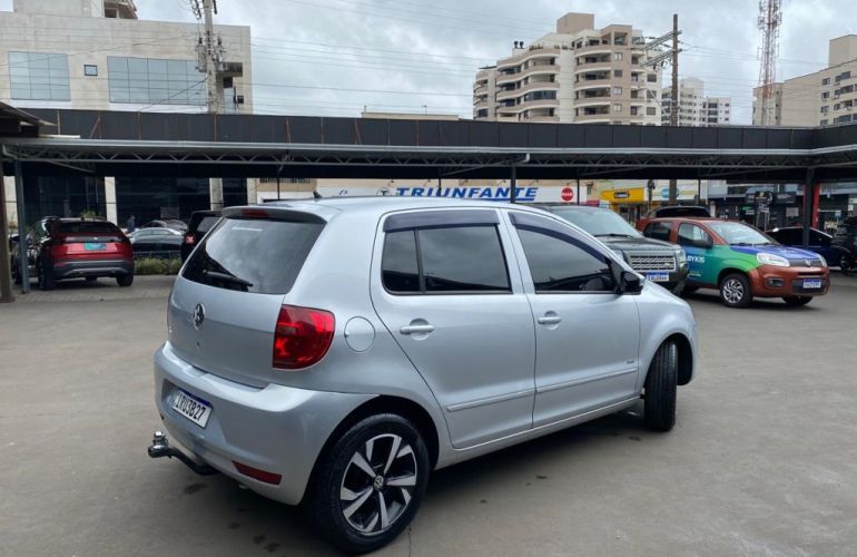 Volkswagen Fox 1.0 8V (Flex) 4p - Foto #3