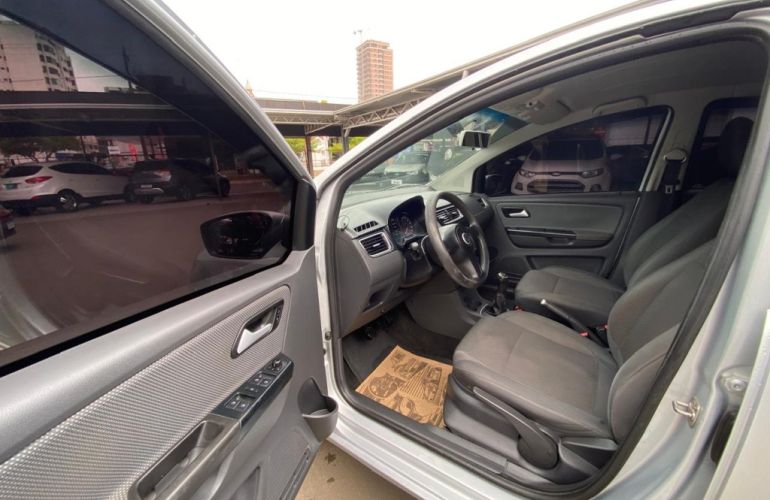 Volkswagen Fox 1.0 8V (Flex) 4p - Foto #5