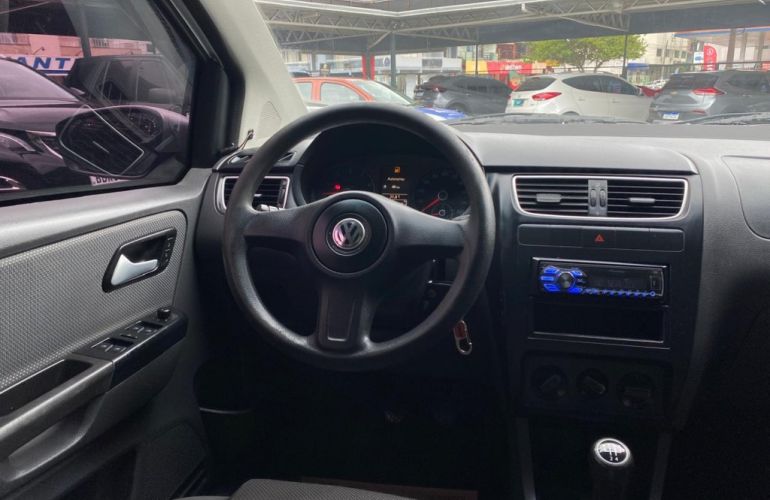 Volkswagen Fox 1.0 8V (Flex) 4p - Foto #8