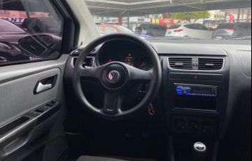 Volkswagen Fox 1.0 8V (Flex) 4p - Foto #8