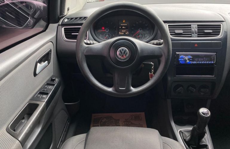 Volkswagen Fox 1.0 8V (Flex) 4p - Foto #9