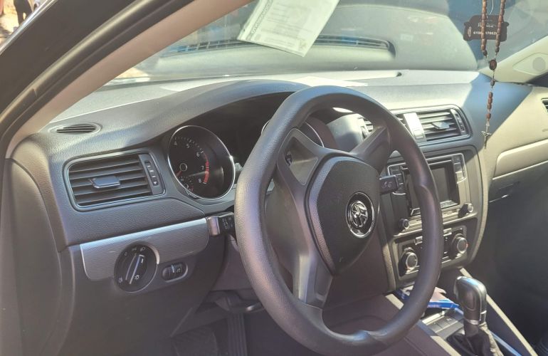 Volkswagen Jetta 1.4 TSI Trendline - Foto #1