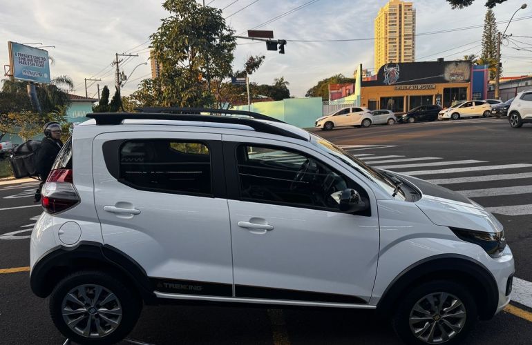 Fiat Mobi 1.0 Evo Trekking - Foto #4