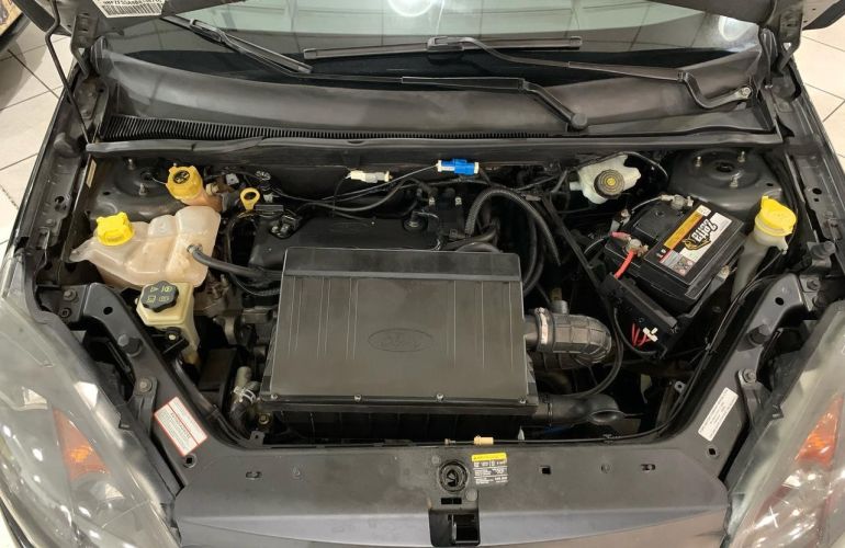 Ford Fiesta 1.0 MPi Hatch 8v - Foto #7