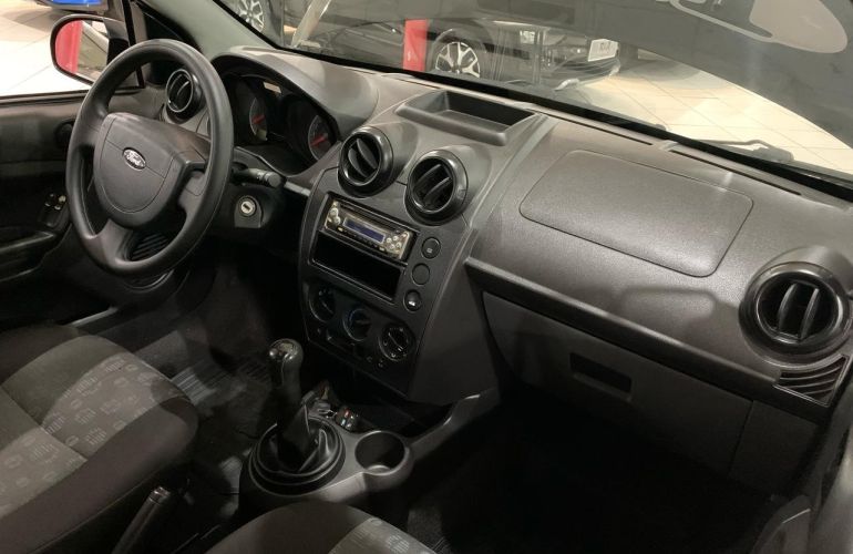 Ford Fiesta 1.0 MPi Hatch 8v - Foto #9