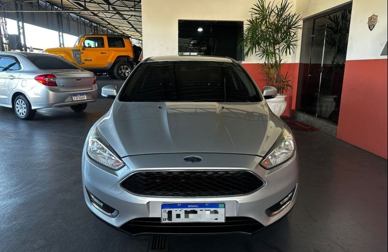 Ford Focus 2.0 SE Sedan 16v - Foto #2