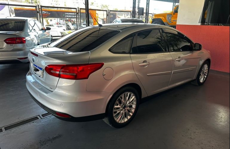 Ford Focus 2.0 SE Sedan 16v - Foto #6