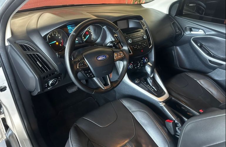 Ford Focus 2.0 SE Sedan 16v - Foto #9
