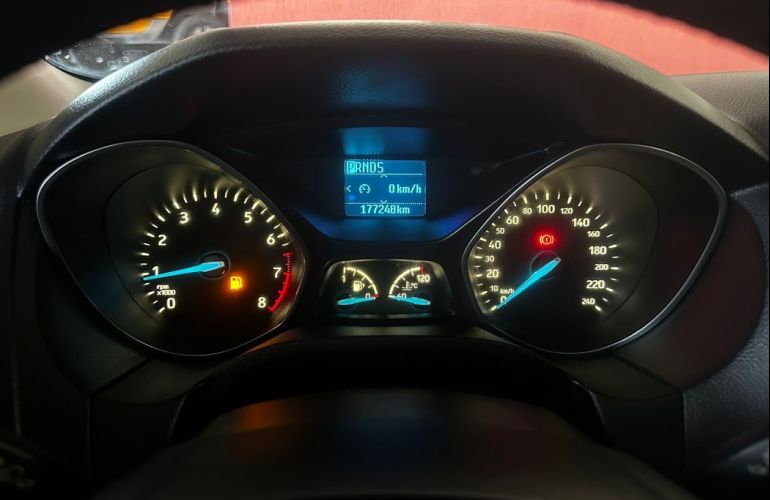 Ford Focus 2.0 SE Sedan 16v - Foto #10