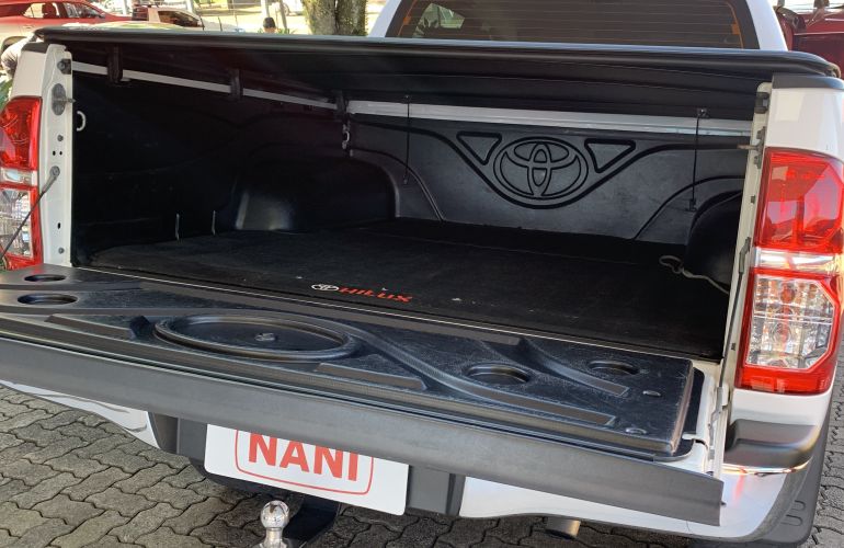 Toyota Hilux 3.0 TDI 4x4 CD SRV (Aut) - Foto #6