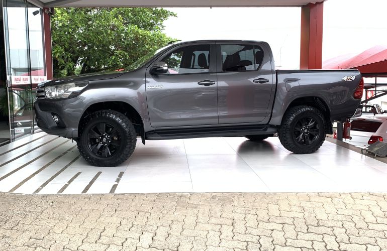 Toyota Hilux 2.8 TDI SRV CD 4x4 (Aut) - Foto #1