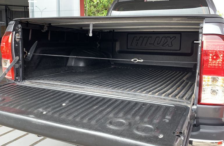 Toyota Hilux 2.8 TDI SRV CD 4x4 (Aut) - Foto #6