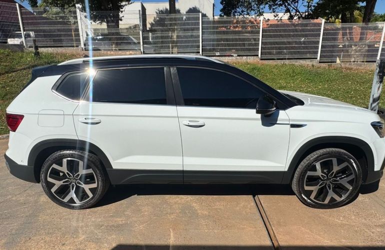 Volkswagen Taos 250 TSi Highline - Foto #4