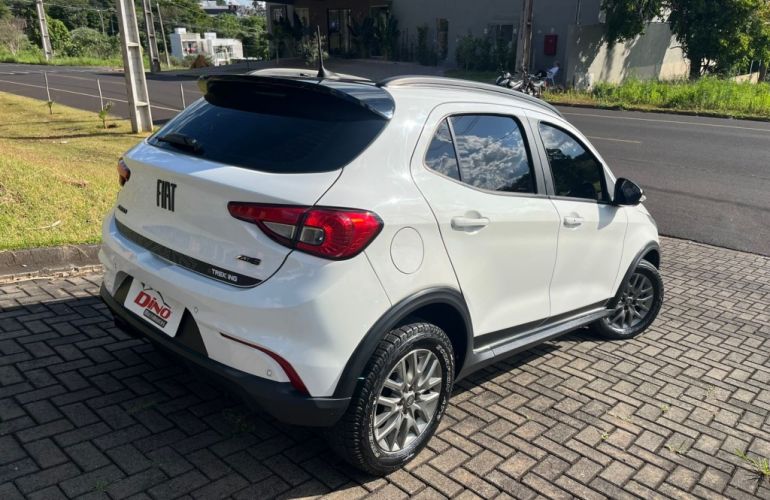 Fiat Argo 1.8 Trekking (Aut) - Foto #4