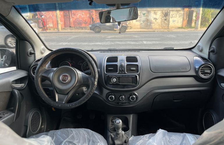 Fiat Grand Siena 1.4 MPi Attractive 8V Flex 4p Manual - Foto #5