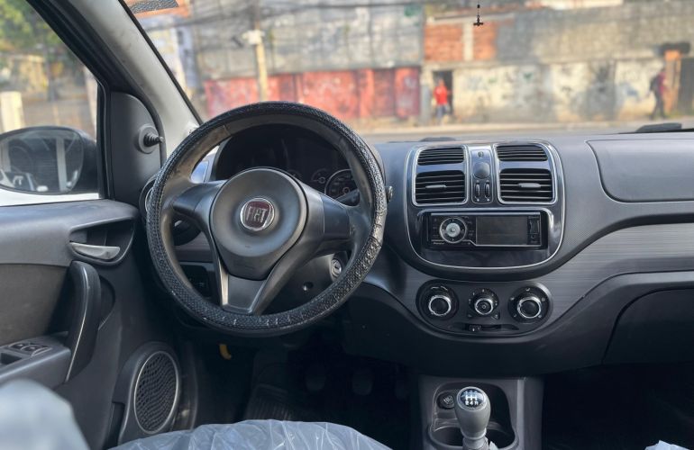 Fiat Grand Siena 1.4 MPi Attractive 8V Flex 4p Manual - Foto #6