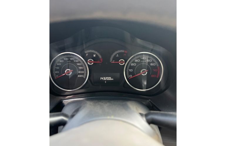 Fiat Grand Siena 1.4 MPi Attractive 8V Flex 4p Manual - Foto #8