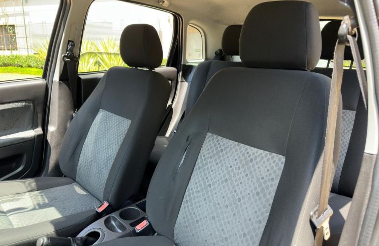 Ford Fiesta 1.6 Rocam Hatch 8v - Foto #8