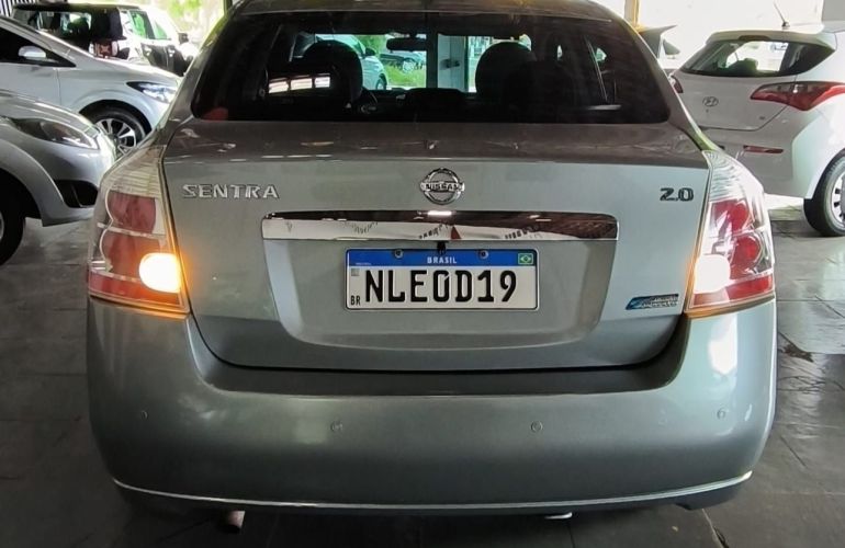 Nissan Sentra 2.0 16V - Foto #5