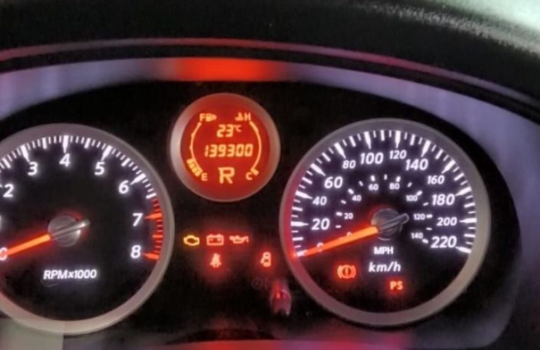 Nissan Sentra 2.0 16V - Foto #9