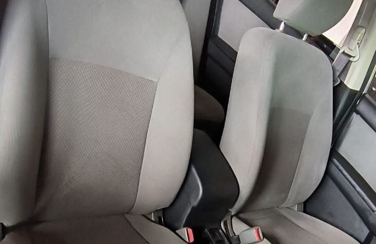 Nissan Sentra 2.0 16V - Foto #10