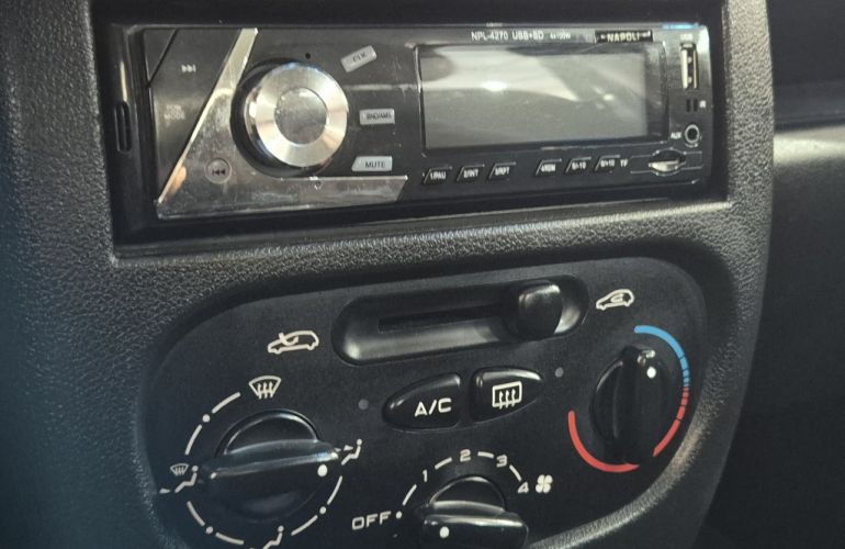 Peugeot 207 Hatch XR 1.4 8V (flex) 4p - Foto #7