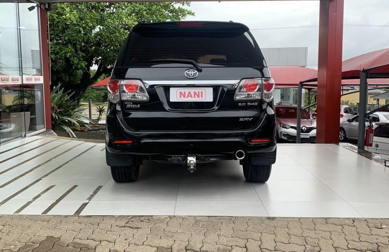 Toyota Hilux SW4 3.0 TDI 4x4 SRV 7L - Foto #6