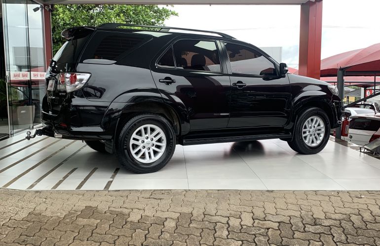 Toyota Hilux SW4 3.0 TDI 4x4 SRV 7L - Foto #4