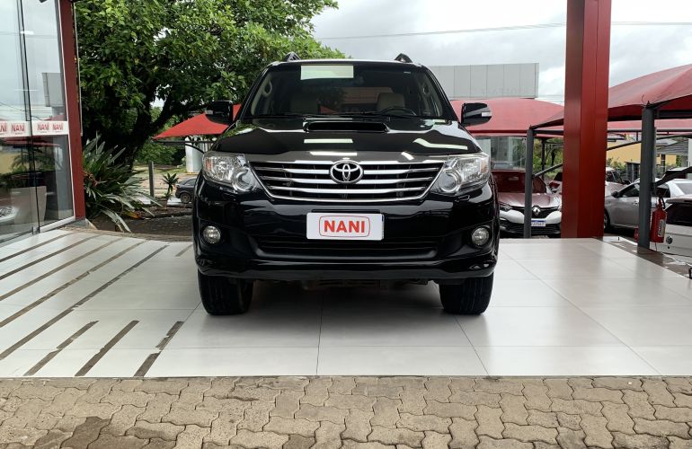 Toyota Hilux SW4 3.0 TDI 4x4 SRV 7L - Foto #2