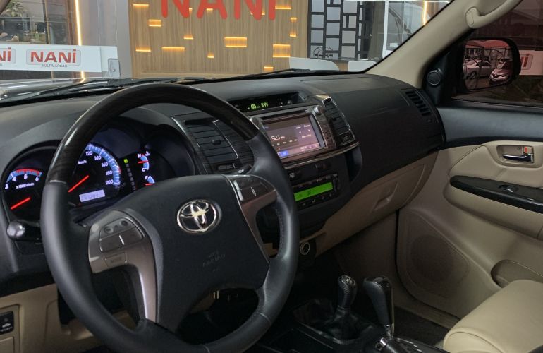 Toyota Hilux SW4 3.0 TDI 4x4 SRV 7L - Foto #3