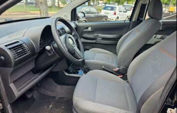 Volkswagen Fox 1.0 8V (Flex) 4p - Foto #2