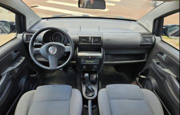 Volkswagen Fox 1.0 8V (Flex) 4p - Foto #5