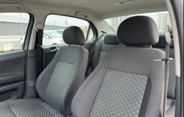 Volkswagen Voyage 1.6 Mi Comfortline 8v - Foto #8