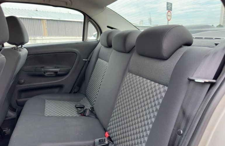 Volkswagen Voyage 1.6 Mi Comfortline 8v - Foto #9