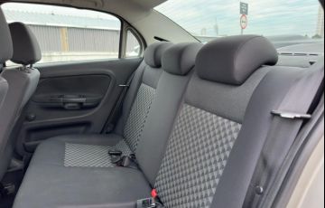 Volkswagen Voyage 1.6 Mi Comfortline 8v - Foto #9