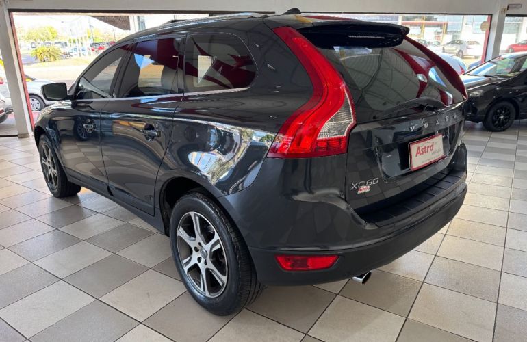 Volvo XC60 2.0 T5 R-Design PowerShift - Foto #10