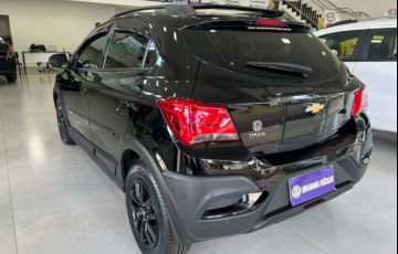 Chevrolet Onix 1.4 Activ SPE/4 (Aut) - Foto #4