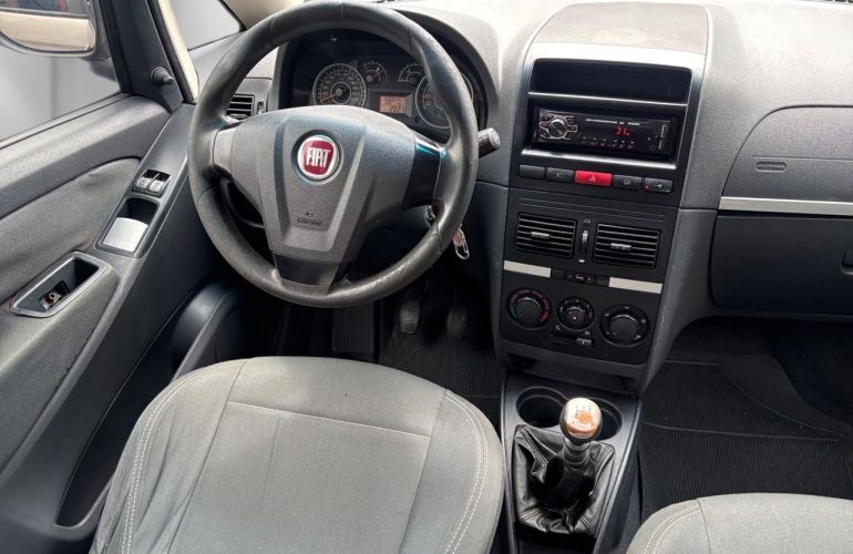 Fiat Idea 1.4 MPi Attractive 8v - Foto #9