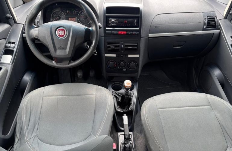 Fiat Idea 1.4 MPi Attractive 8v - Foto #10