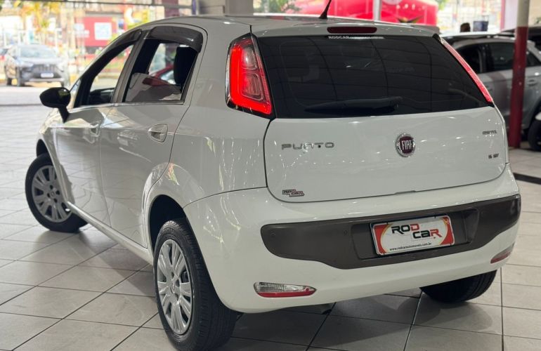 Fiat Punto 1.6 Essence 16v - Foto #4