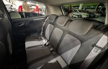 Fiat Punto 1.6 Essence 16v - Foto #8