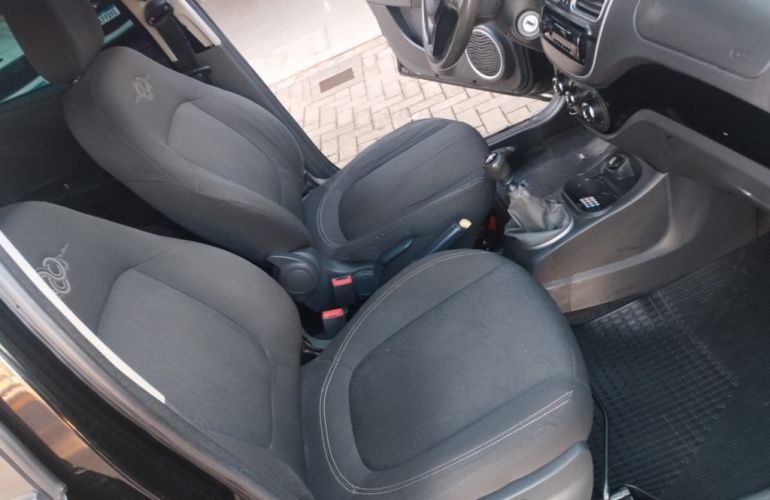 Fiat Siena Attractive 1.4 8V (Flex) - Foto #7