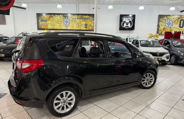 JAC J6 2.0 16V 7 Lugares - Foto #4