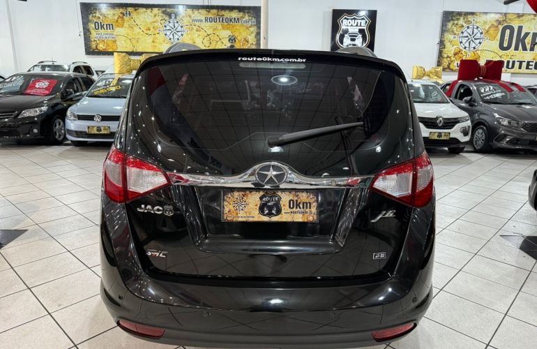 JAC J6 2.0 16V 7 Lugares - Foto #5