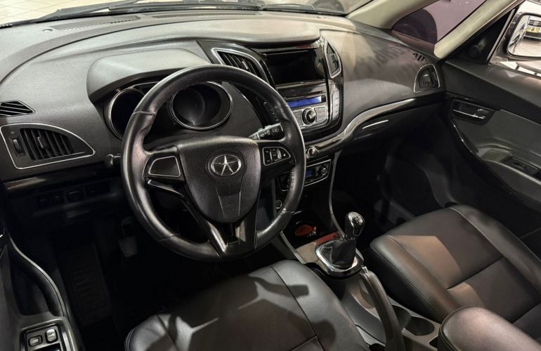 JAC J6 2.0 16V 7 Lugares - Foto #8