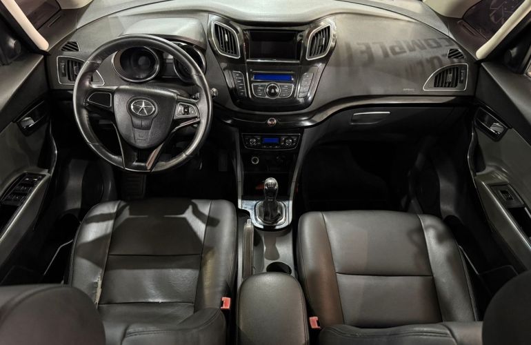 JAC J6 2.0 16V 7 Lugares - Foto #9