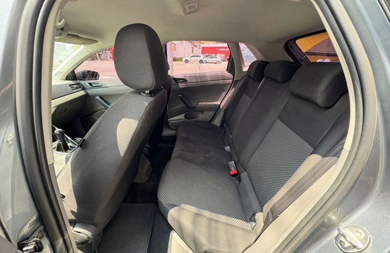 Volkswagen Polo 1.0 Mi 16v - Foto #8